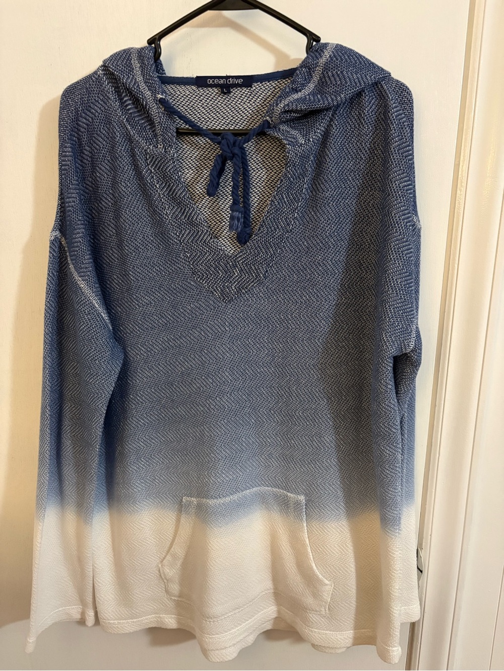 Ocean Drive Blue-to-White V-Neck Hooded Sweater